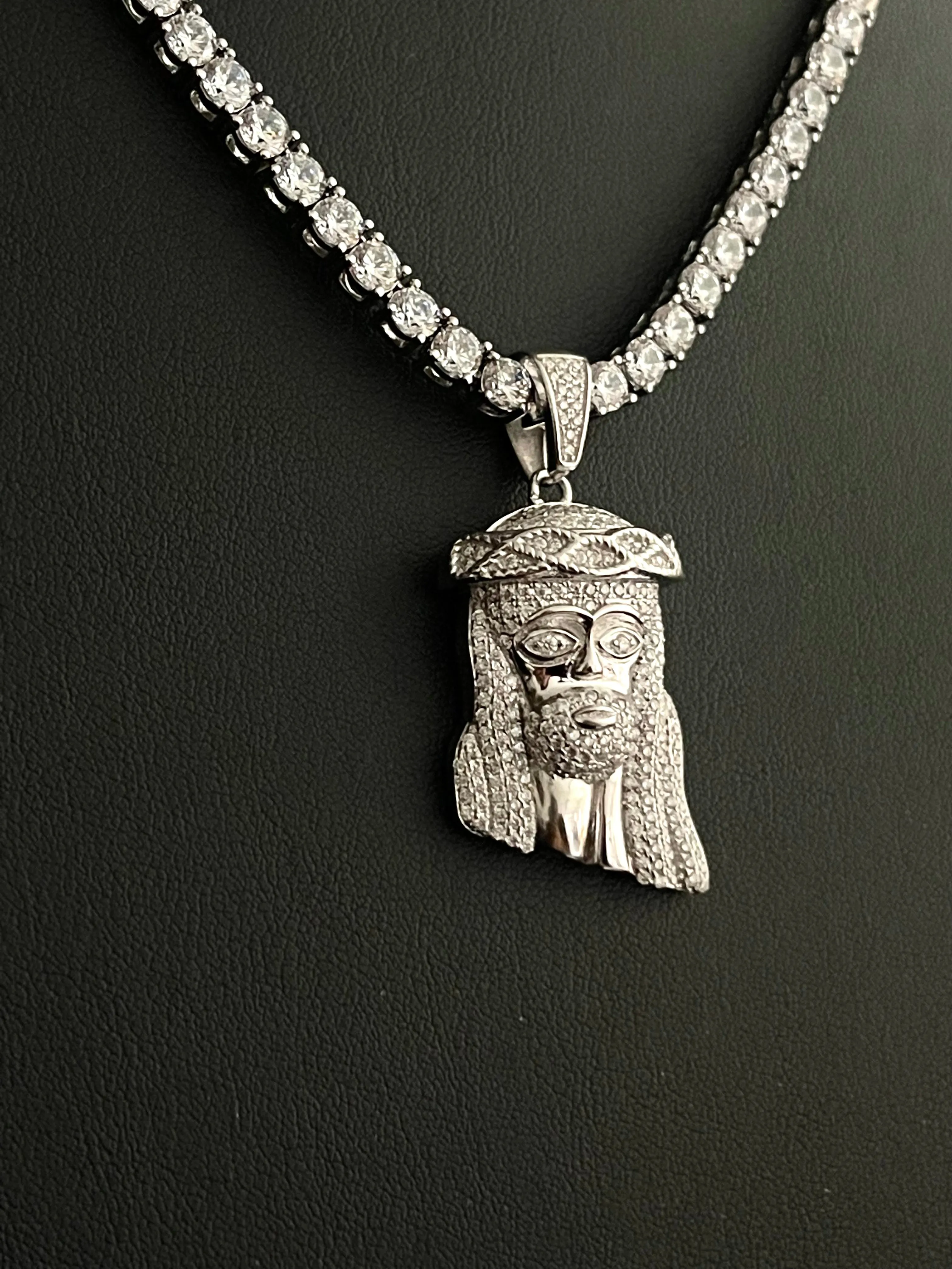 1ct Jesus Pendant