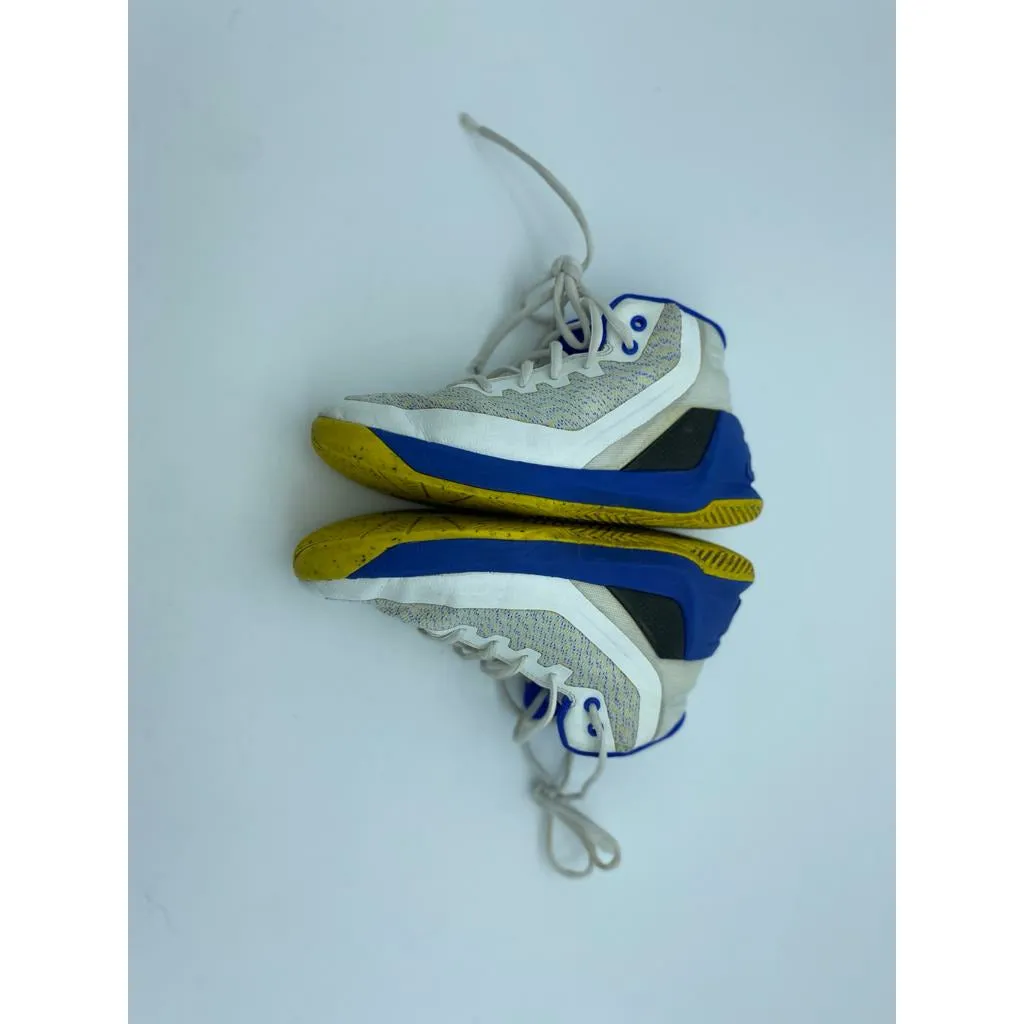 Under armour basketball shoes 3 dub nation white with yellow/blue Size-2Y